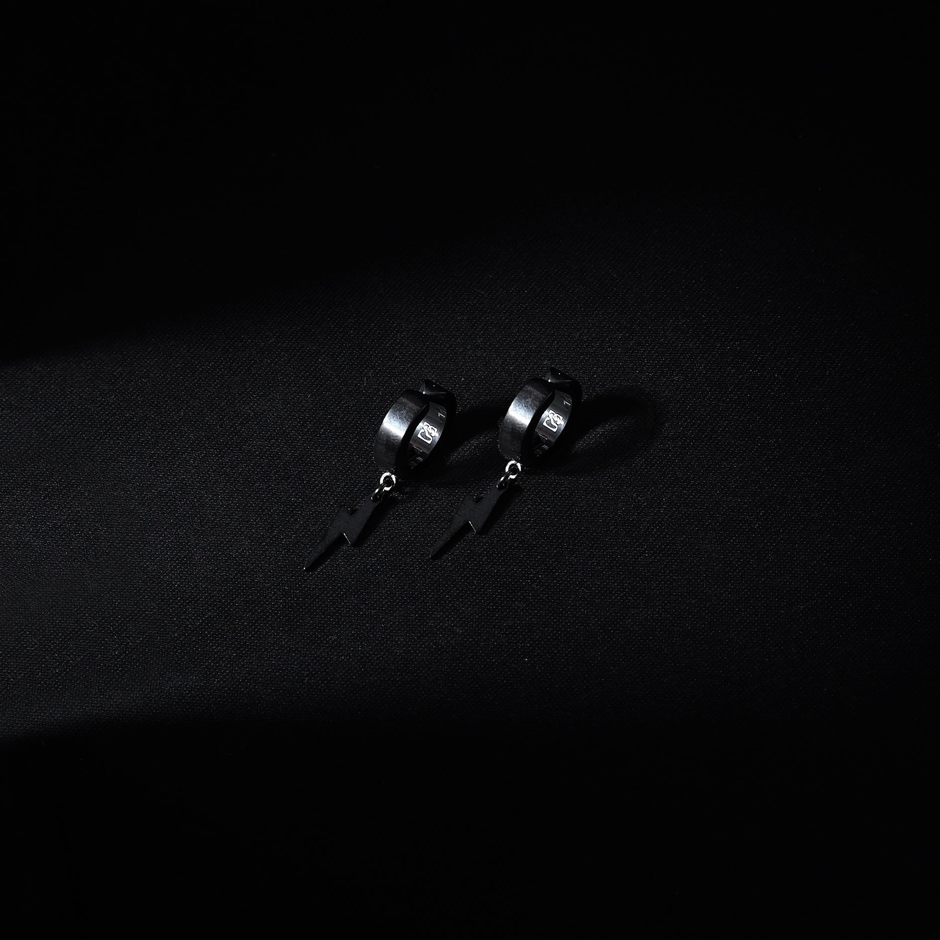 No Pierce Thunder Earrings (Black) - Eleos