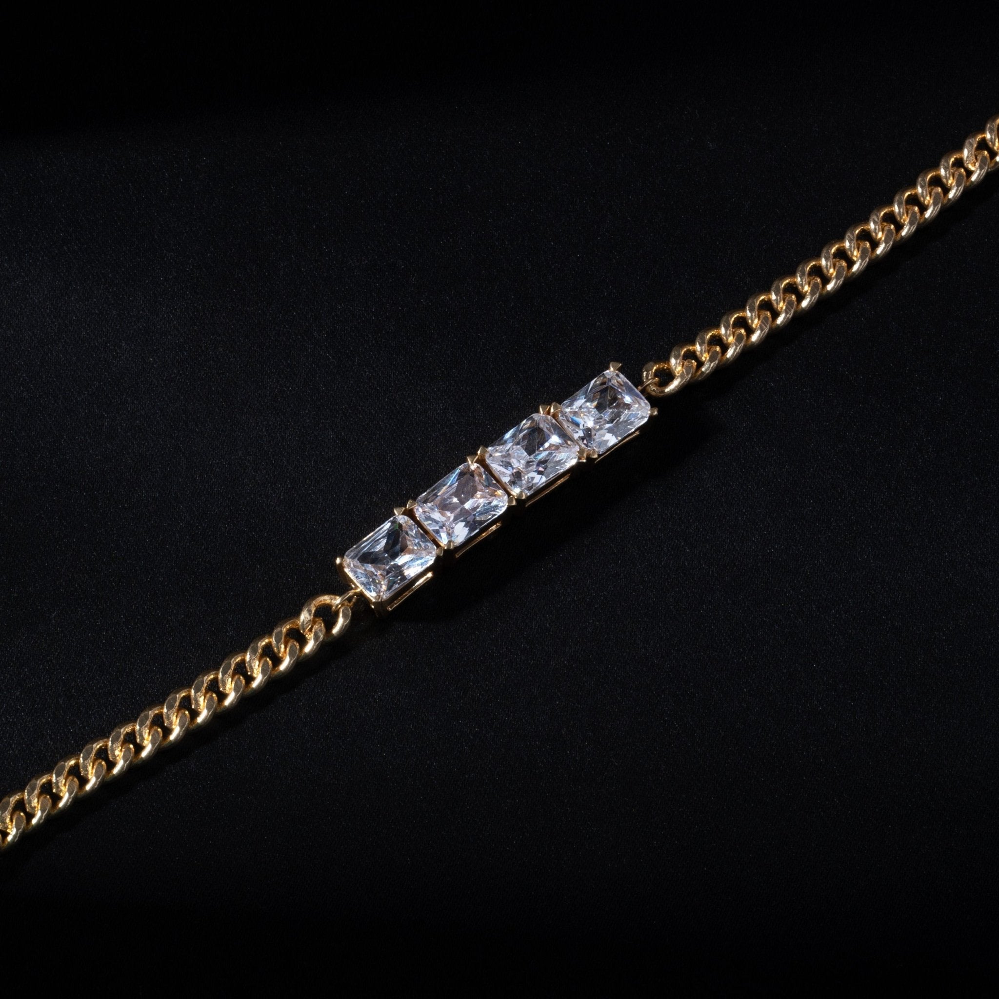 Regal Link Bracelet (Gold Finish) - Eleos